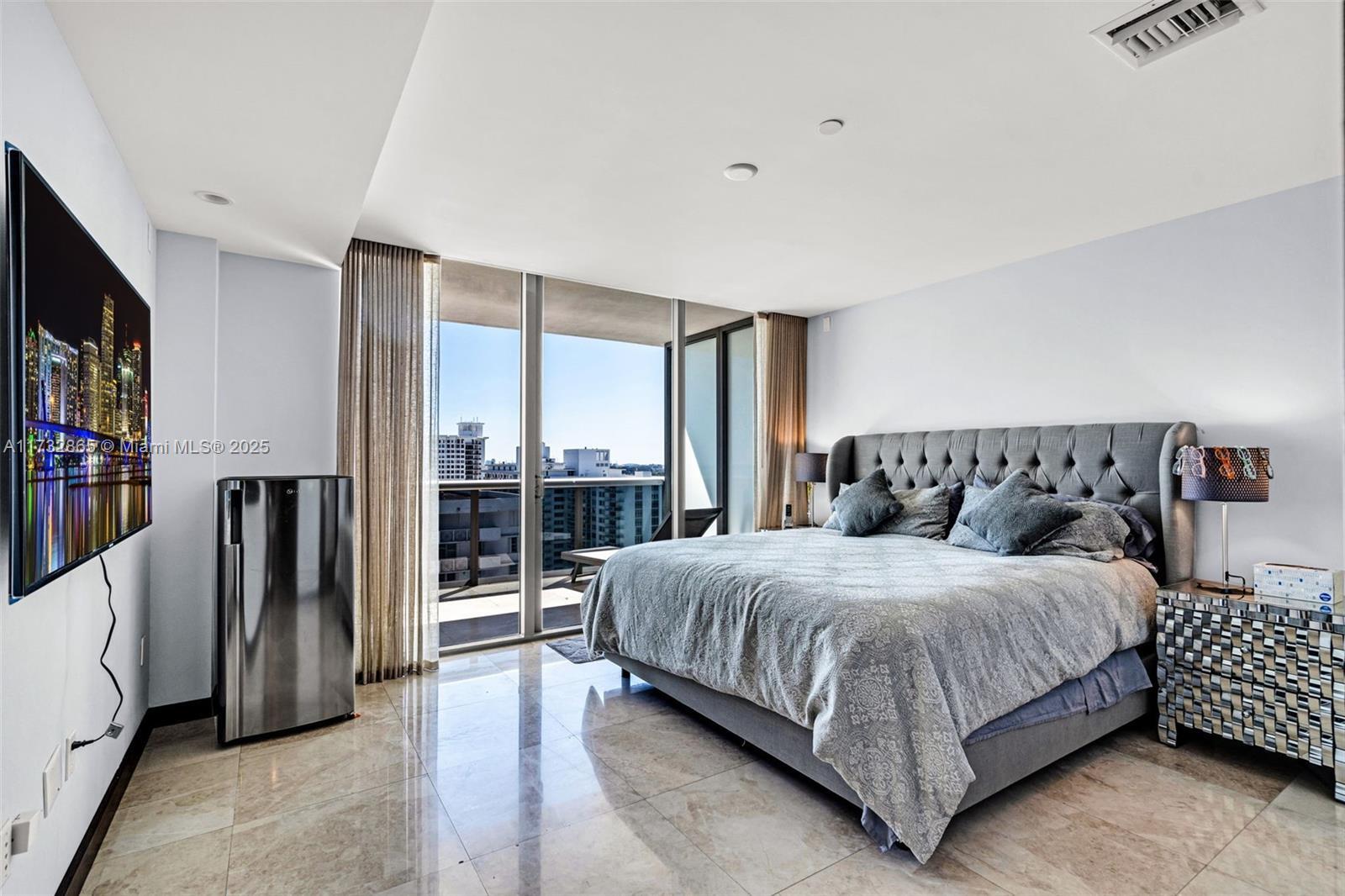 Building Photo - 5875 Collins Ave