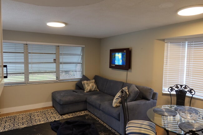 Building Photo - 1001 SW 12th Terrace