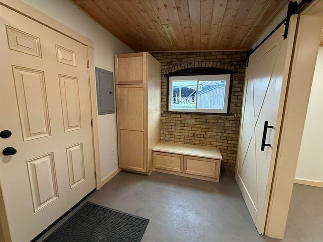 Building Photo - 260 Oak Ave