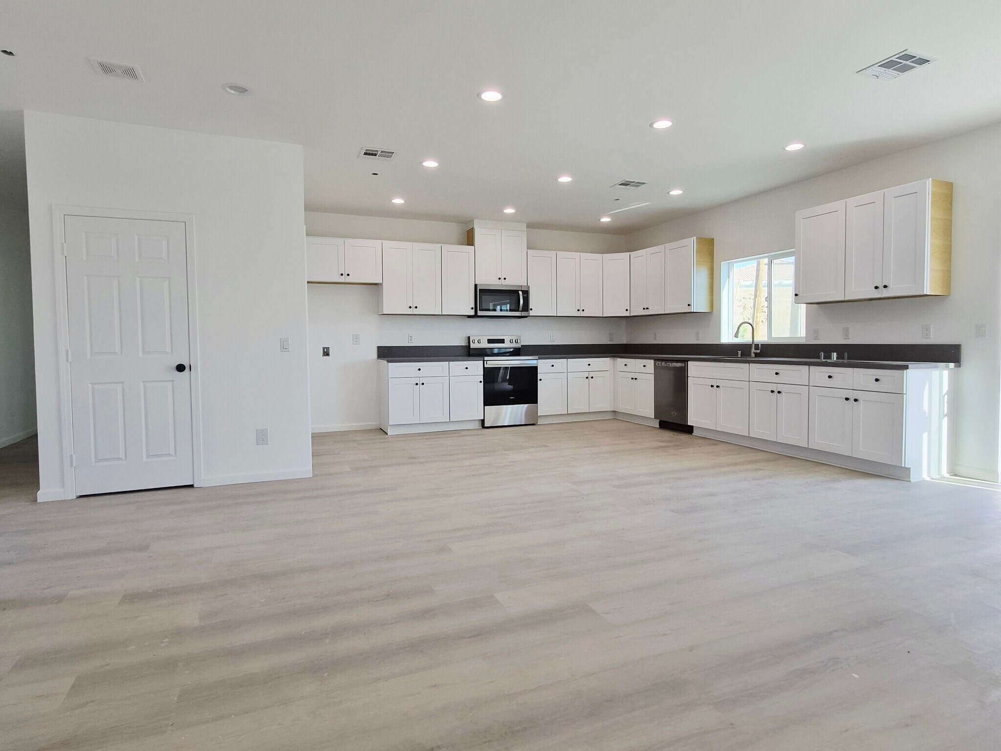 Building Photo - 9840 Mesquite Ave