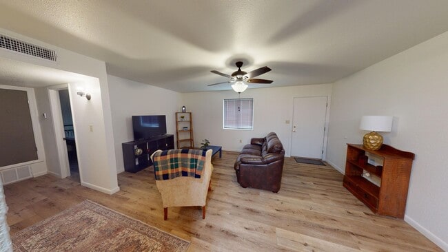 Building Photo - Newly remodeled, fully furnished, 2 bedroo...