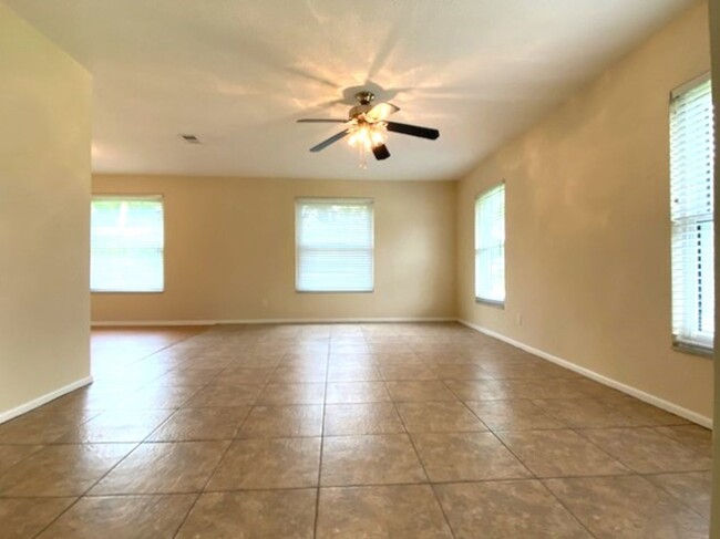 Building Photo - Beautiful 3 Bedroom Ormond Beach Home!