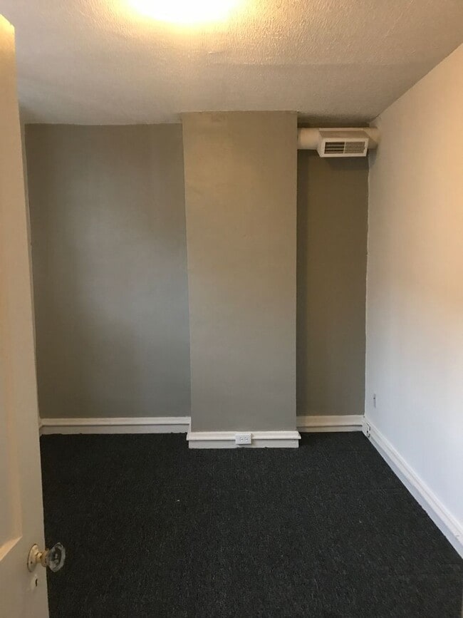 Building Photo - UPDATED SQUIRREL HILL HOUSE, AMAZING LOCATION AVAILABLE AUGUST!