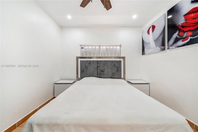 Building Photo - 1205 SE 7th Ct