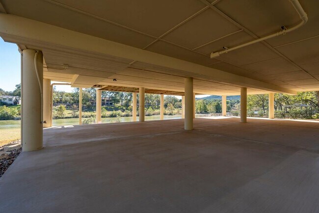 Building Photo - 1830 Flite Acres Rd