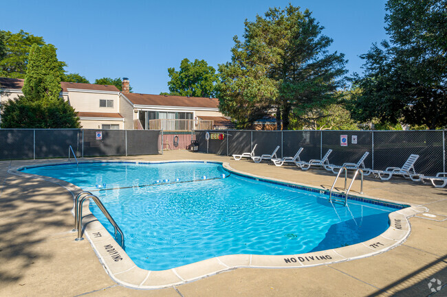 Building Photo - Arrowtree Apartments