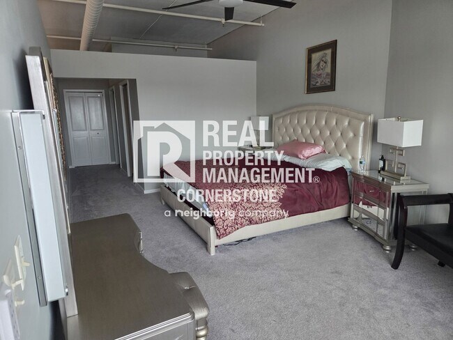 Building Photo - 125 S Kalamazoo Mall