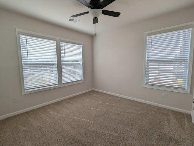 Building Photo - 2 Planters Pl