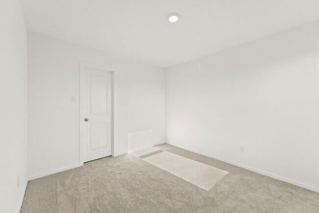 Building Photo - 3061 Sunrise Dr
