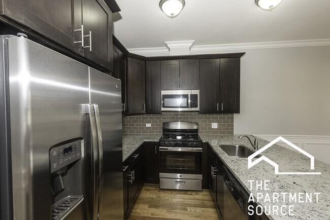 Building Photo - 2346 W Grand Ave