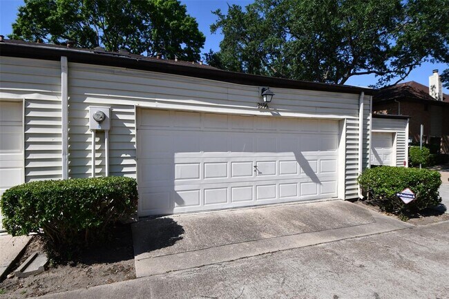 Building Photo - 2596 Bering Dr