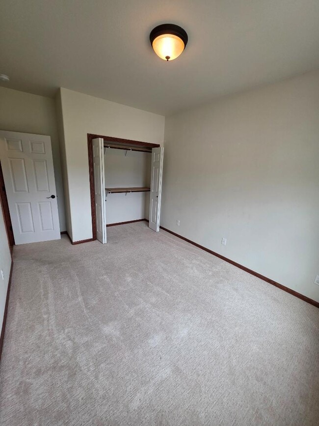 Building Photo - 1628 Valley Dr