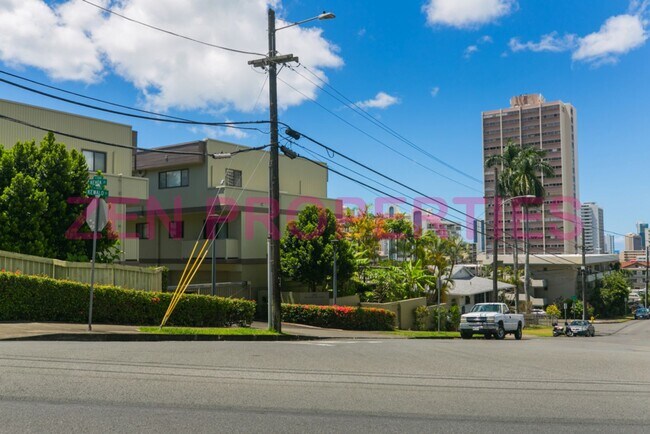 Building Photo - 3 bdrm/ 2.5 bath townhome for rent at Neho...