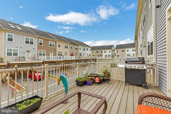 Building Photo - 11882 Country Squire Way