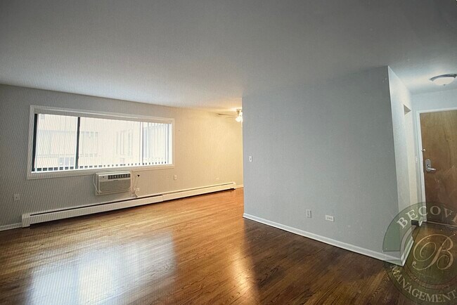 Building Photo - 5534 N Winthrop Ave