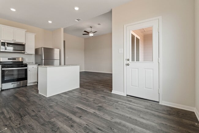 Building Photo - 700 Jasmine Rdg Ln