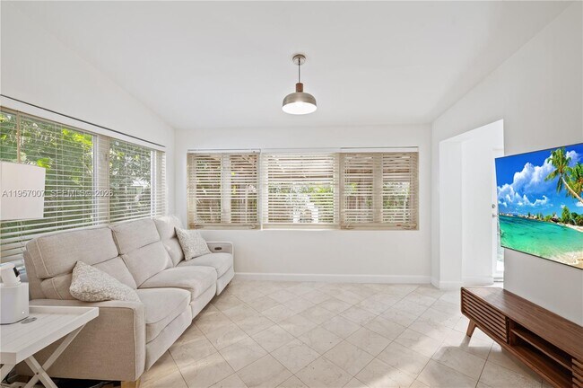 Building Photo - 4420 SW 14th St