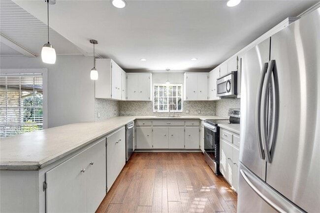Primary Photo - 10903 Mellow Ln