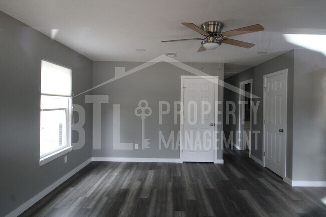 Building Photo - Beautiful 3 Bedroom Home with Fenced Yard in Hollister