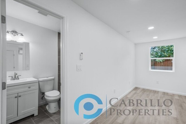 Building Photo - 2527 Tuberose St
