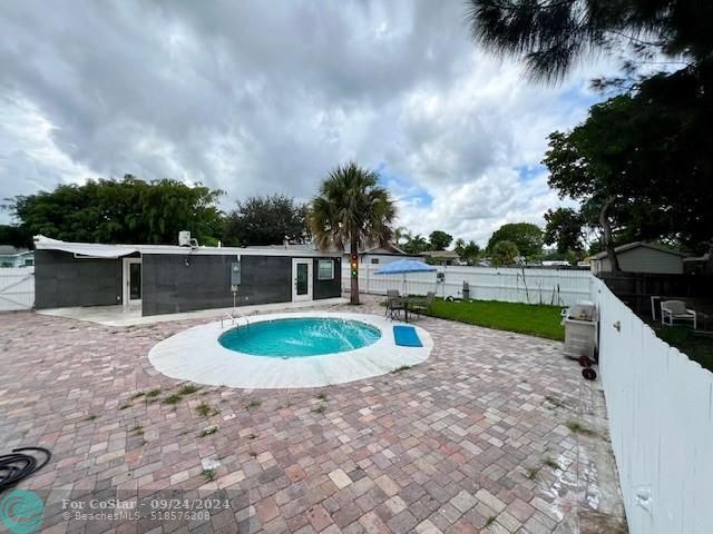 Building Photo - 327 Lancaster St