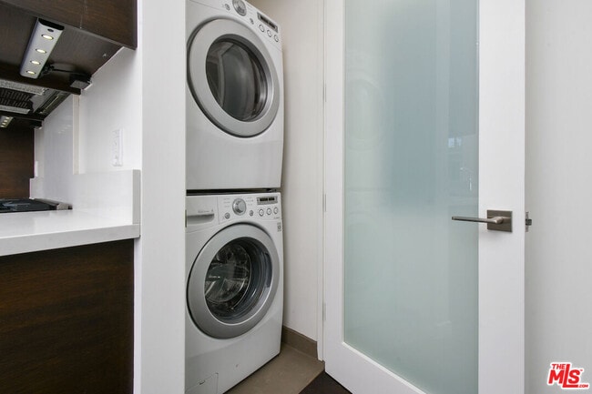 Building Photo - 11610 Ohio Ave