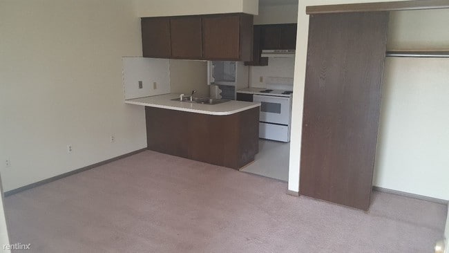 Building Photo - 1 br, 1 bath Apartment - Eastgate Apartments