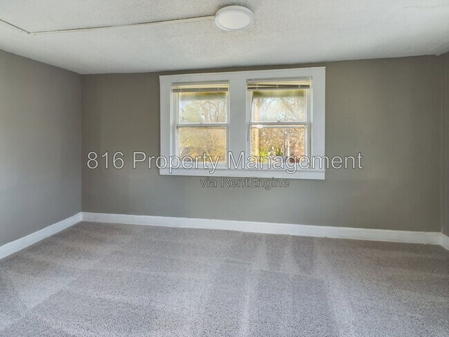 Building Photo - 5912 Paseo Blvd