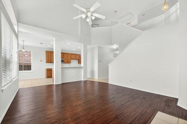 Building Photo - 1006 Hidden Creek Dr