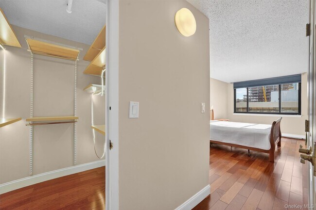 Building Photo - 25 Rockledge Ave