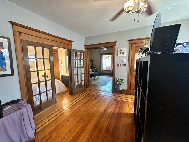 Building Photo - 309 6th Ave NE