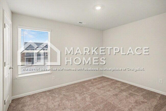 Building Photo - 2047 Lala Loop