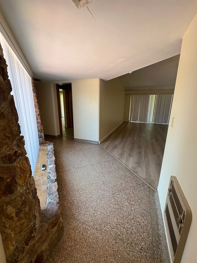 Building Photo - Prestigious Family Home In Outstanding Loc...