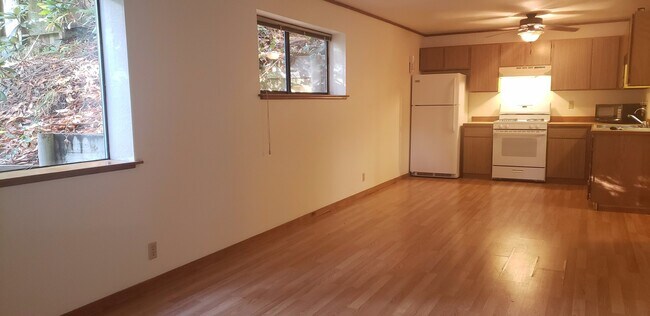 Building Photo - 2260 Terrace Ave