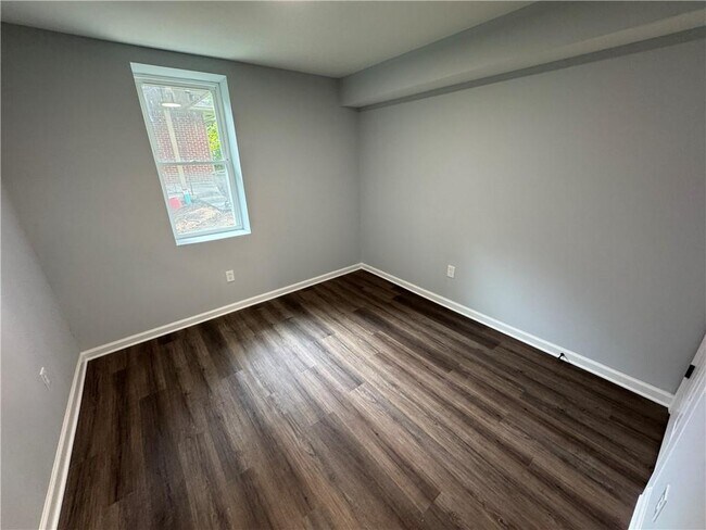 Building Photo - 2647 Warwick Cir NE