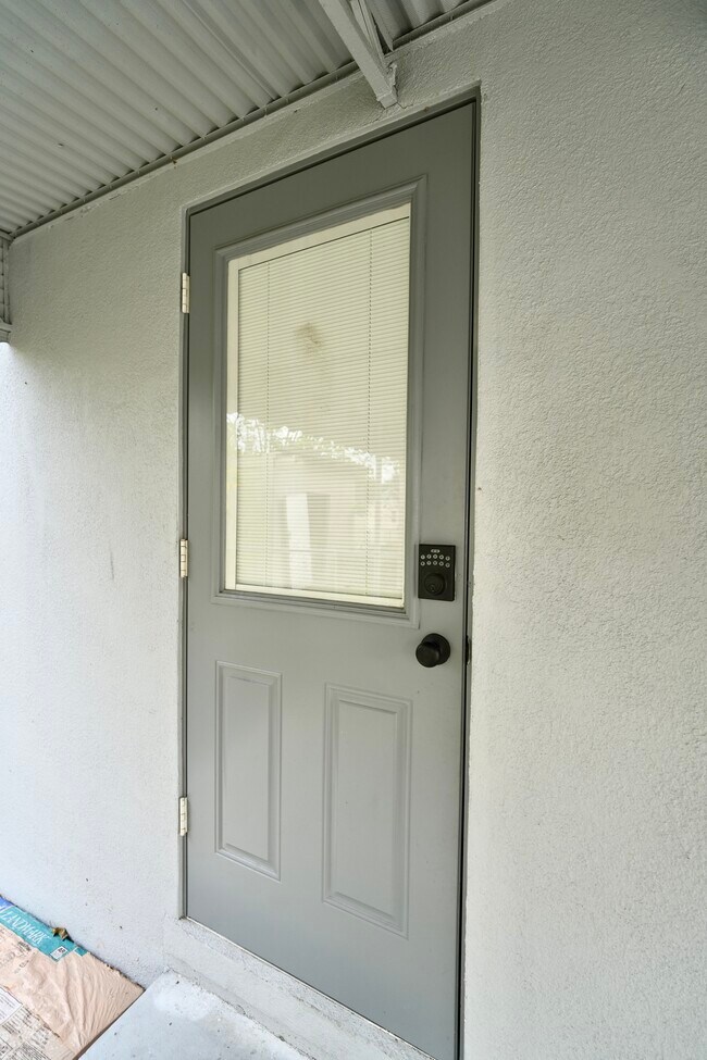 Building Photo - 885 Ruby Ave