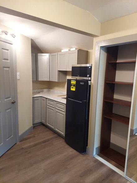 Building Photo - 708 S Edgemon Ave