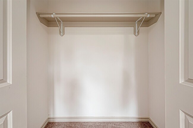 Building Photo - 5530 Hirondel St