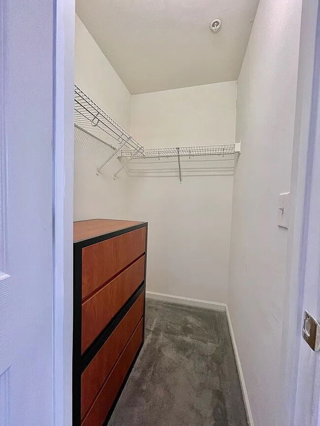 Building Photo - 128 University Village Dr