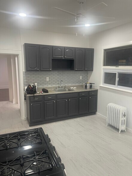 Building Photo - 54 Poe Ave