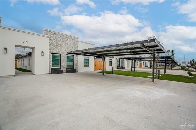 Building Photo - 28 Dragonfly St