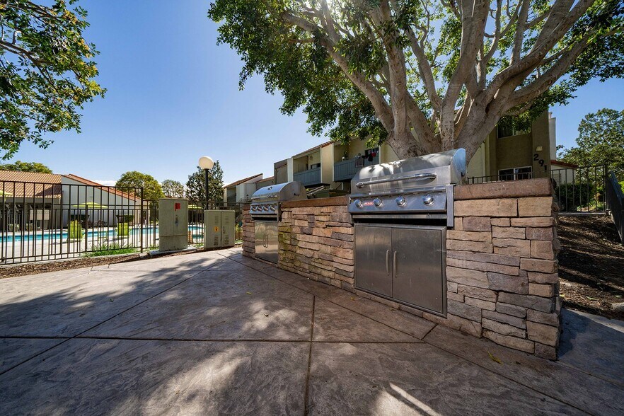 Building Photo - 251 Weston Cir