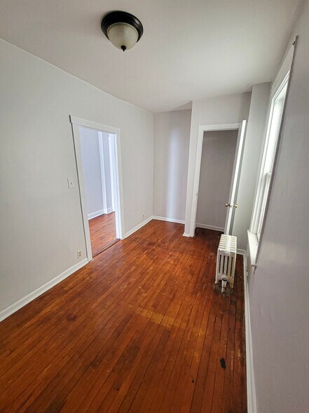 Building Photo - 3240 S Hoyne Ave