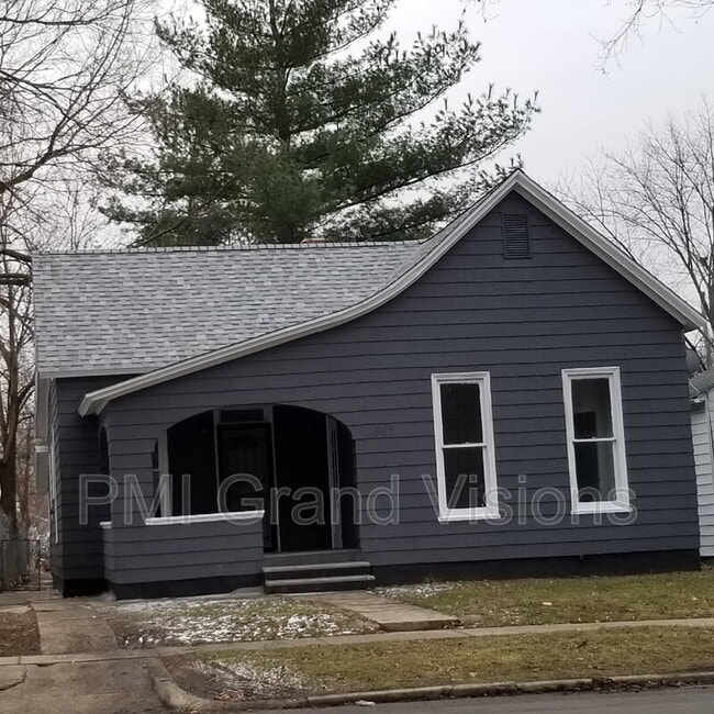 Primary Photo - 1657 E Main St