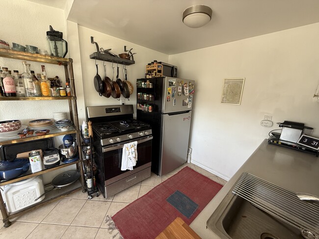 Newer SS Appliances - 2142 Baxter St