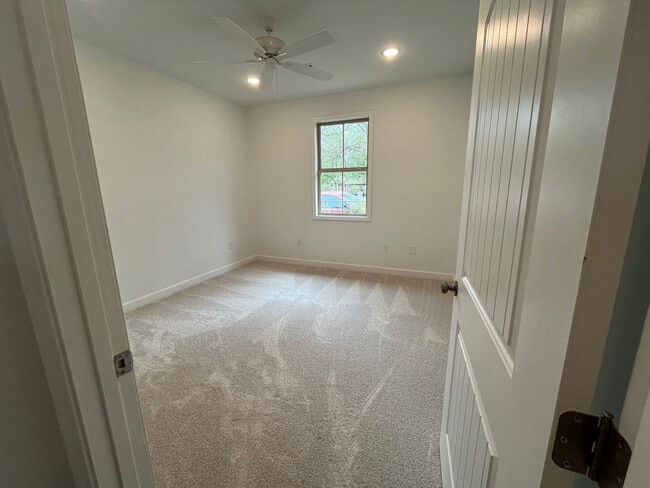 Building Photo - Two bedroom one bath home