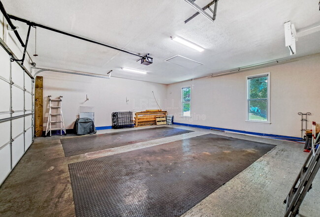 Building Photo - 3609 Locust Cir E