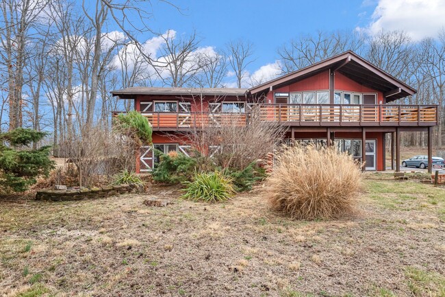 Building Photo - Mid-Century Lodge Home in Frederick with 6...