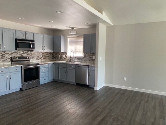 Building Photo - 3-Bed 2 Bath with Office 2 Car Garage