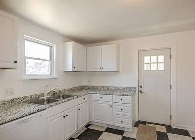 Building Photo - Newly Renovated 4BR/1BA Single-Family Home with Garage – Cleveland